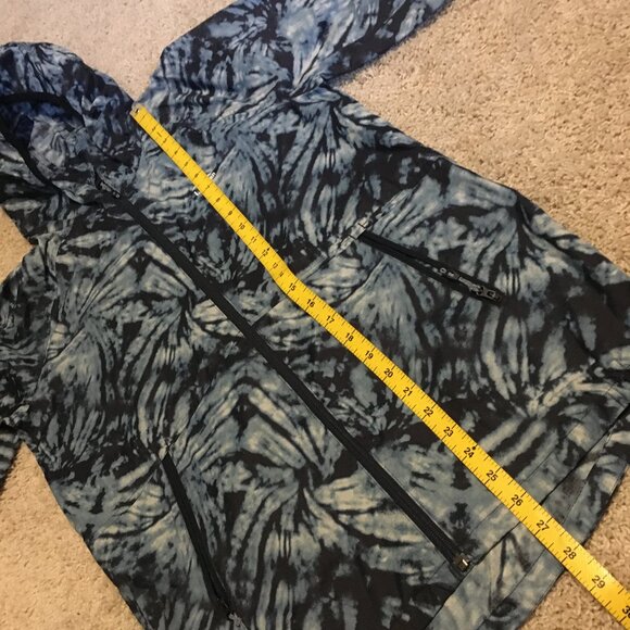 L.L. Bean Tie Dye Blue and White Outdoor Coat - Picture 15 of 16